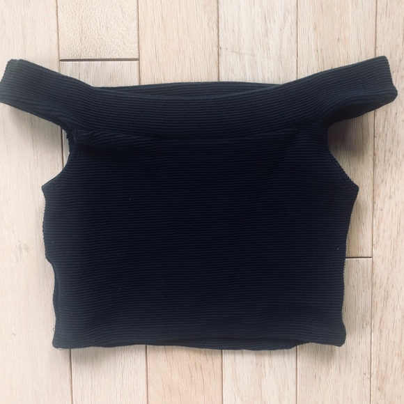 Guess Off the Shoulder Crop Top - Picture 3 of 6